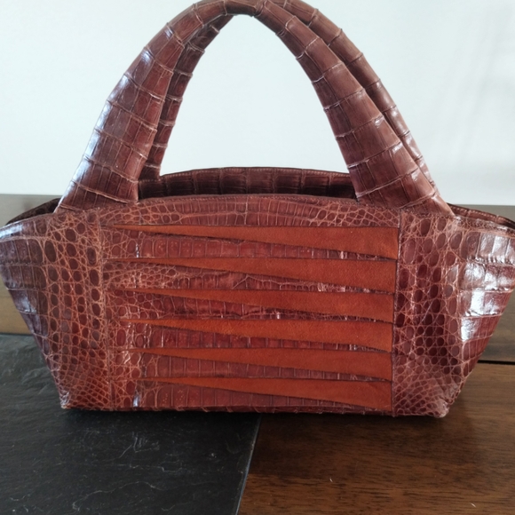 NANCY GONZALEZ Crocodile Bag Exquisite And Convenient 14" Long - Picture 2 of 13